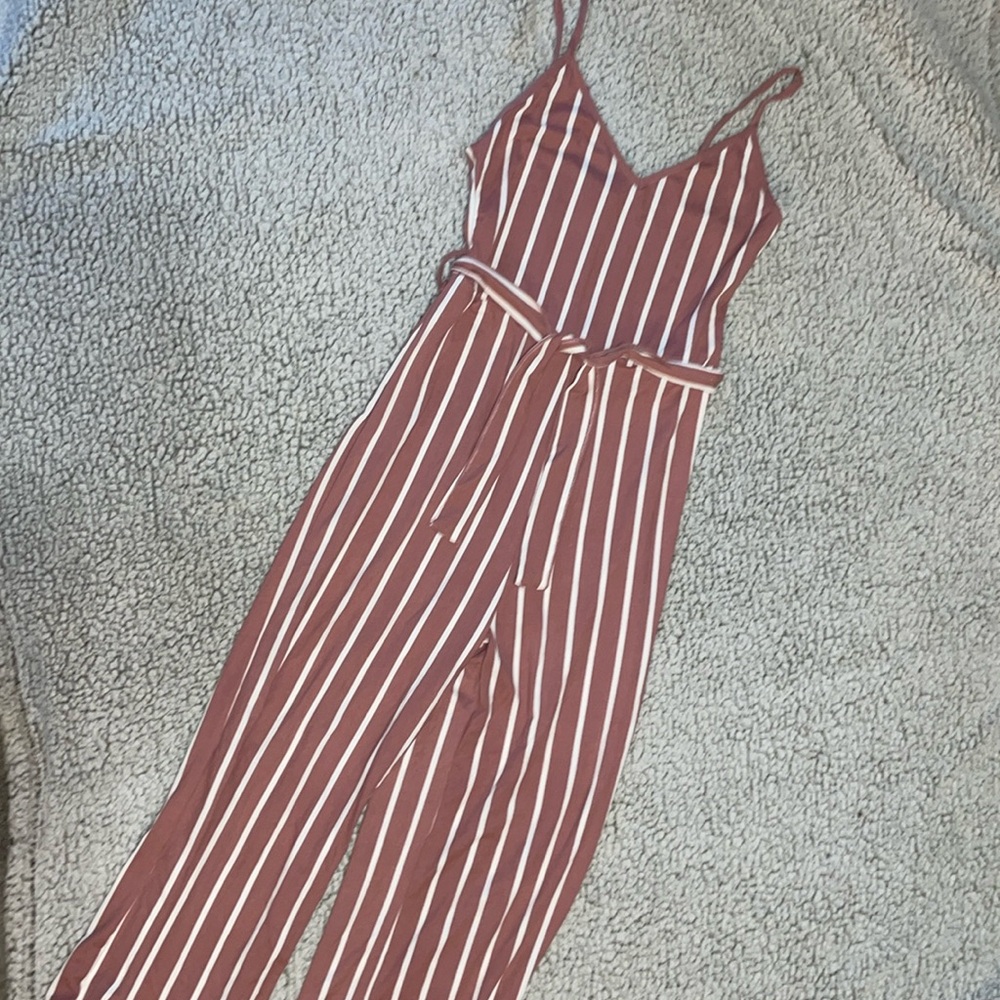 !LAST CHANCE! Donating soon! 
NWT pinstripe mauve jumper